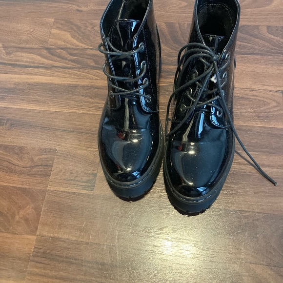 Halston boots size 7.5 Women - Picture 2 of 3